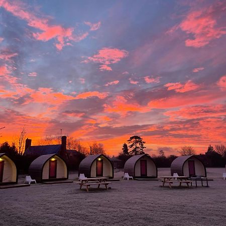 Rodway Hill Golf & Eco Pod Hotel Gloucester Eksteriør billede