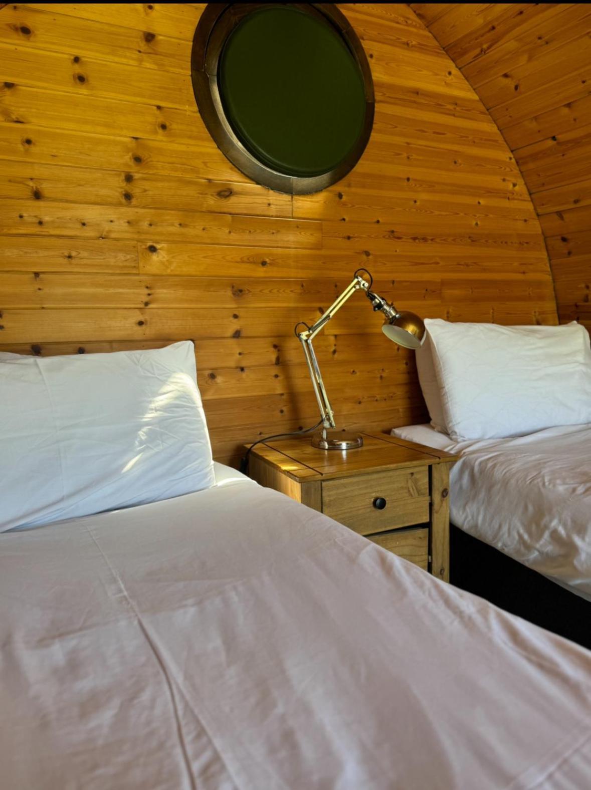 Rodway Hill Golf & Eco Pod Hotel Gloucester Eksteriør billede