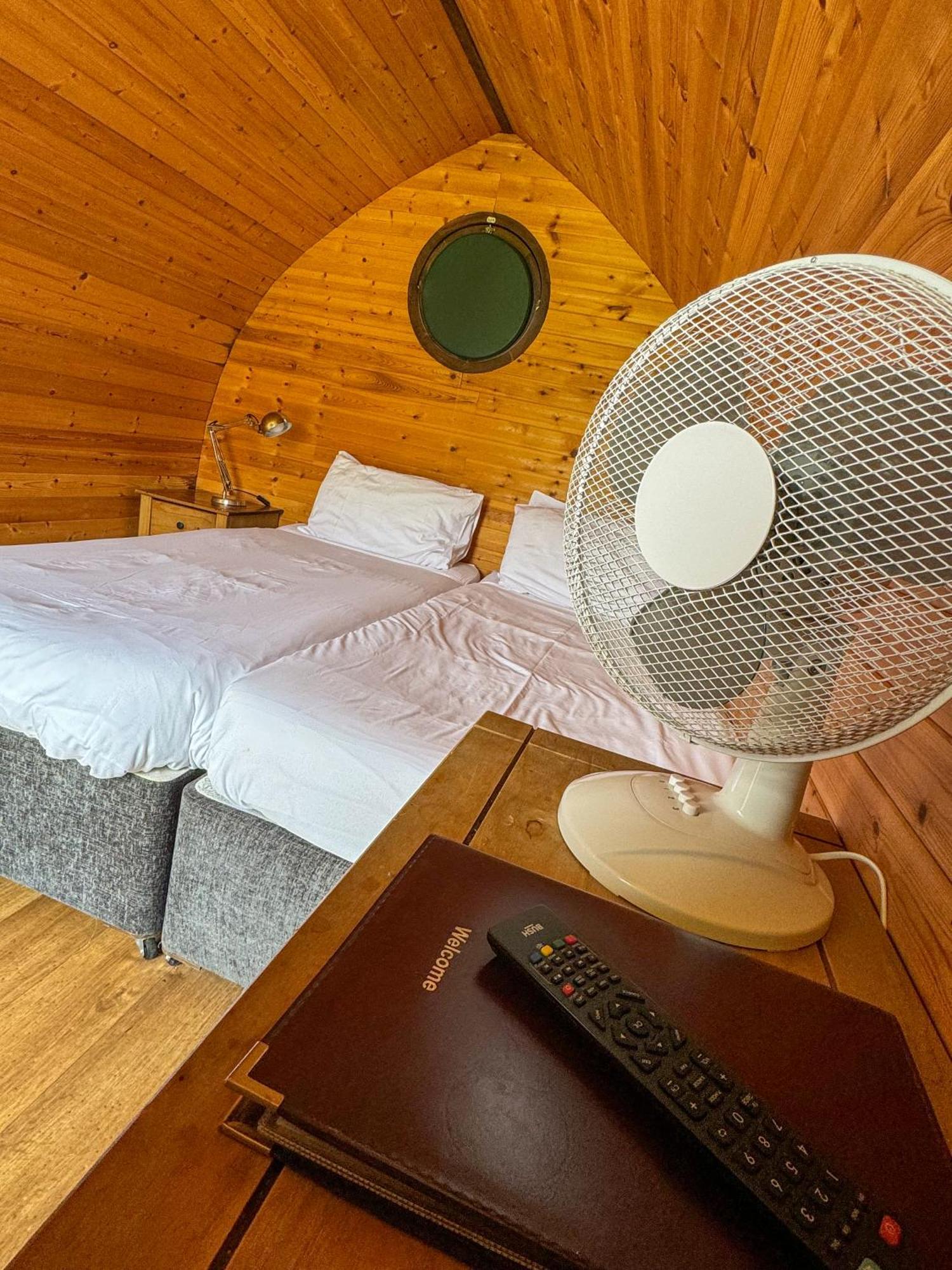 Rodway Hill Golf & Eco Pod Hotel Gloucester Eksteriør billede