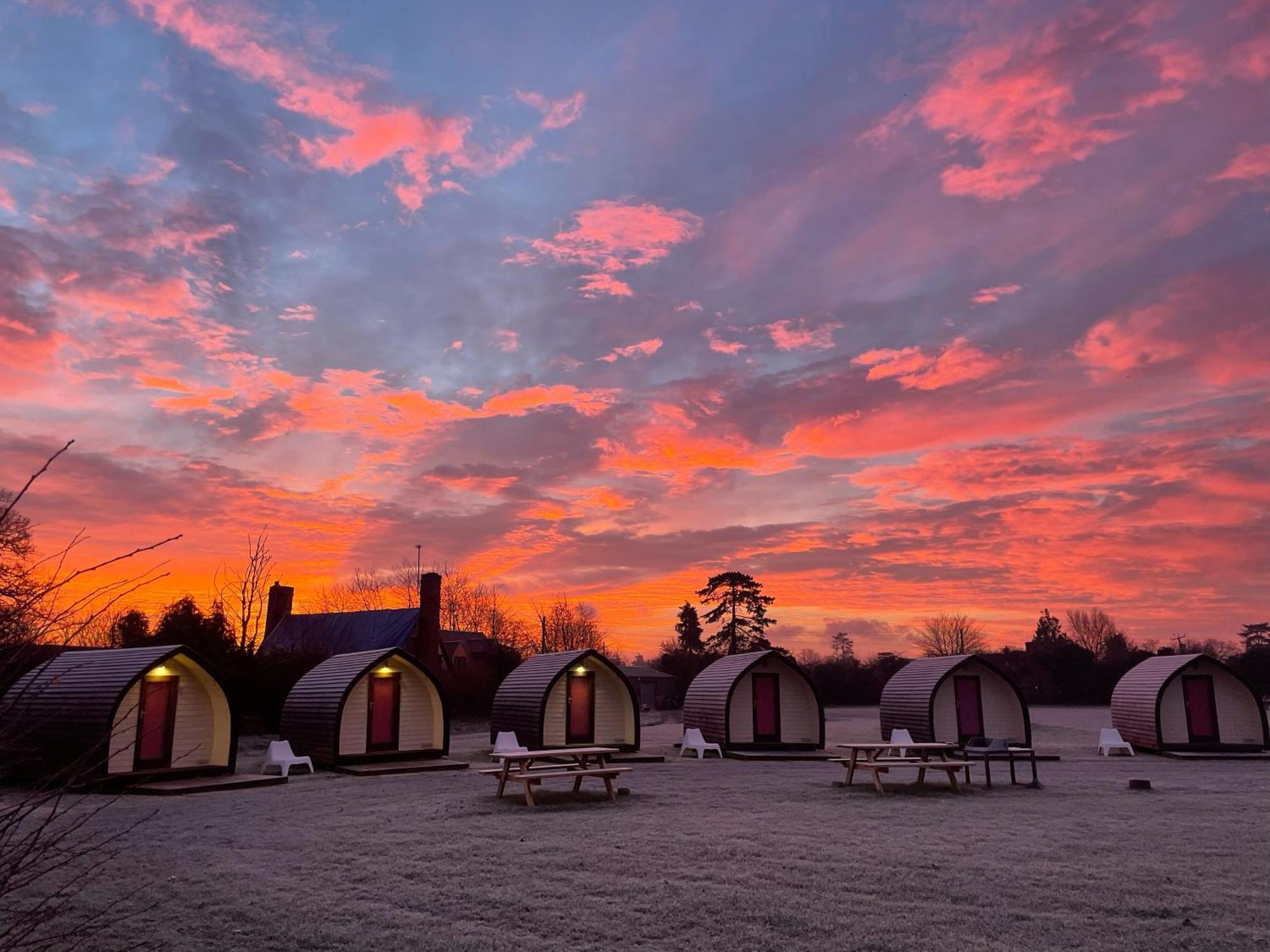 Rodway Hill Golf & Eco Pod Hotel Gloucester Eksteriør billede
